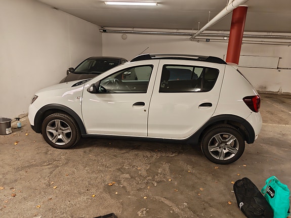 Dacia Sandero Stepway 2 of 12