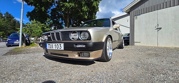 BMW 325e 26 of 30
