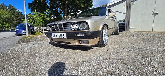 BMW 325e 18 of 30