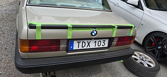 BMW 325e 24 of 30