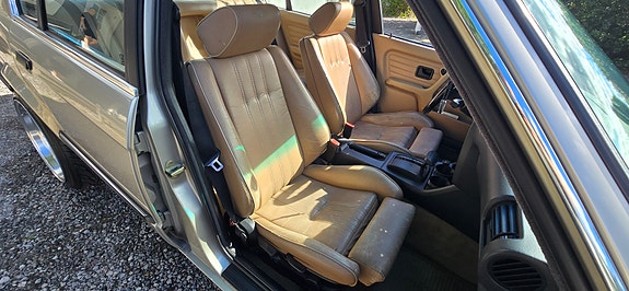 BMW 325e 3 of 30