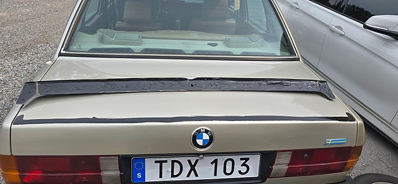 BMW 325e 23 of 30