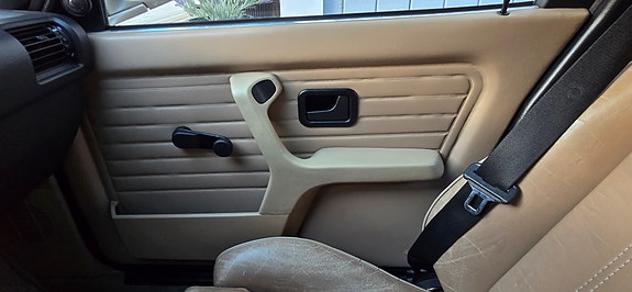BMW 325e 10 of 30