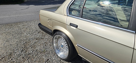 BMW 325e 4 of 30