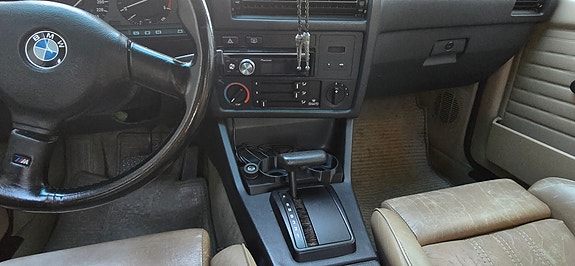 BMW 325e 12 of 30