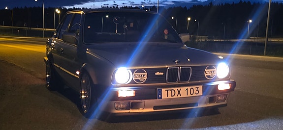 BMW 325e 22 of 30