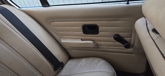BMW 325e 8 of 30