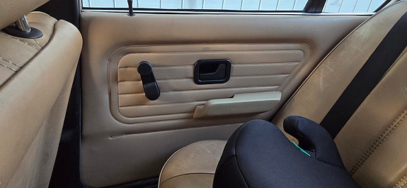 BMW 325e 9 of 30