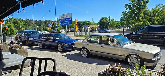BMW 325e 17 of 30
