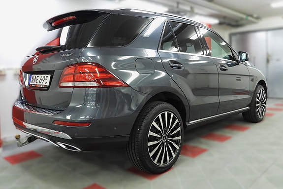 Mercedes-Benz GLE 250 d 8 of 30