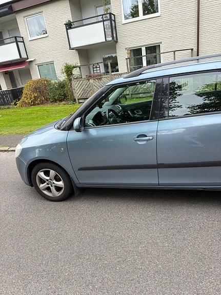 Skoda Fabia 2 of 9
