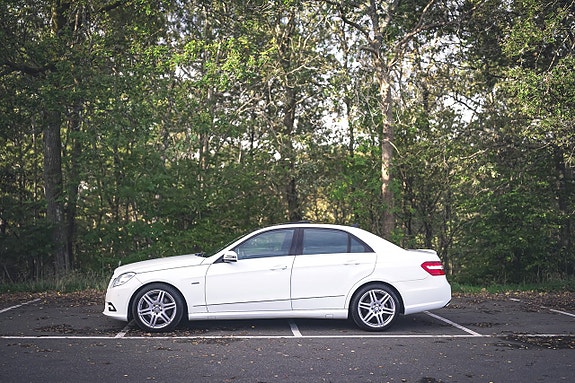 Mercedes-Benz E 250 2 of 30