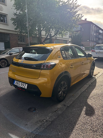 Peugeot e-208 4 of 6
