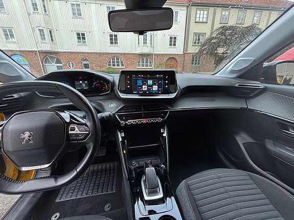 Peugeot e-208 5 of 6