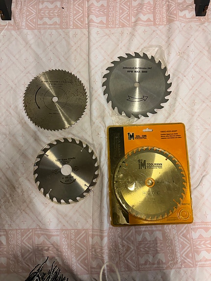 4 sågklingor – 180–200 mm – olika fabrikat – troligen oanvända