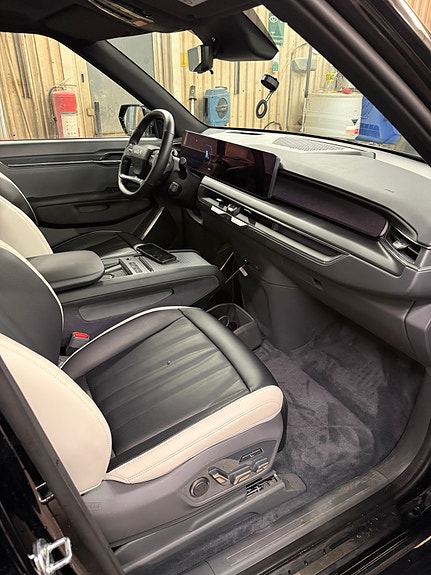 Kia EV9 10 of 16