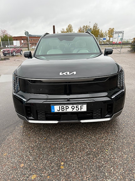Kia EV9 8 of 16