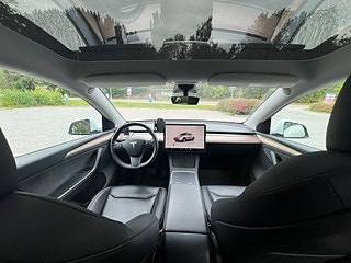 Tesla Model Y 4 of 5