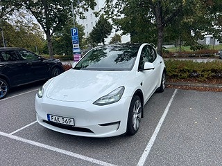 Tesla Model Y 3 of 5