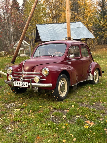 Renault 4 CV 2 of 3