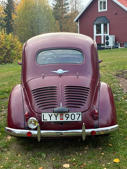 Renault 4 CV 3 of 3