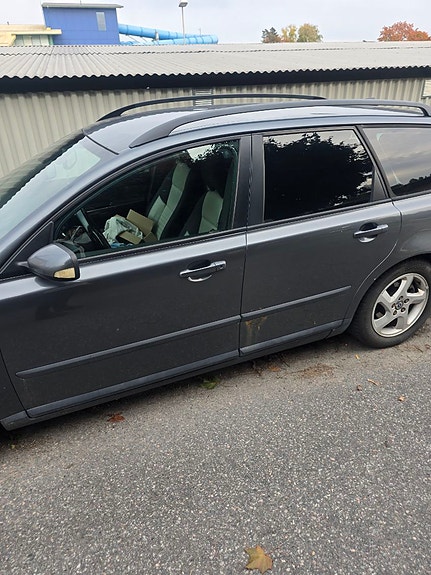 Volvo V50 3 of 3
