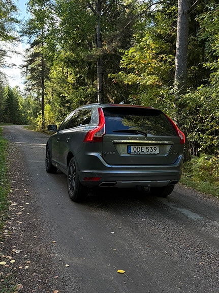 Volvo XC60 2 of 5