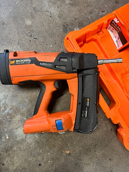 Hilti gasdriven spikpistol med väska orange! Rimligt bud besvaras