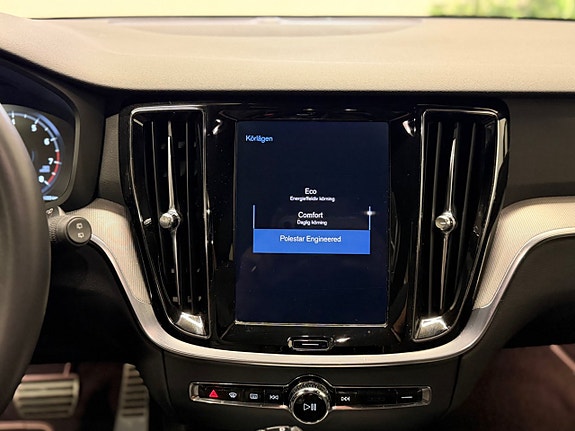 Volvo V60 12 of 28