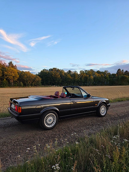BMW 318i 4 of 21