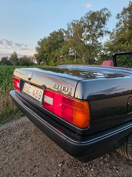 BMW 318i 9 of 21