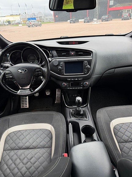 Kia Ceed 2 of 5