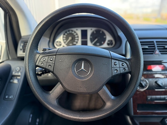 Mercedes-Benz B 180 8 of 10