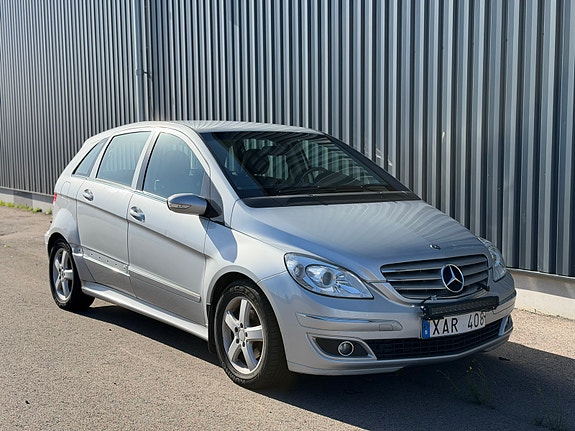 Mercedes-Benz B 180 2 of 10