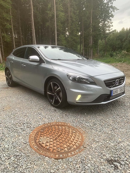 Volvo V40 2 of 5