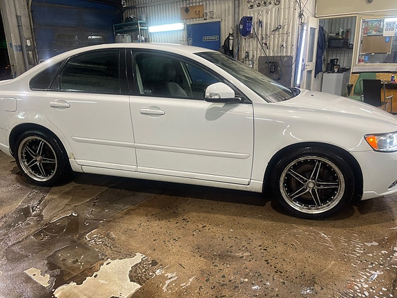 Volvo S40 3 of 6