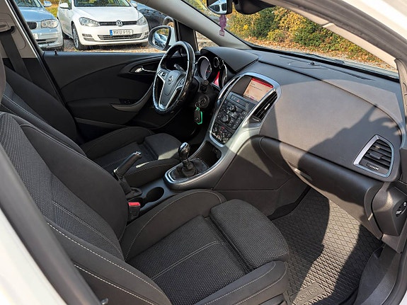 Opel Astra 10 of 19