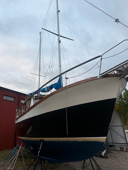 Nauticat 33 med Volvo Penta D2-75 och oanvänt Raymarine-paket 8 of 30