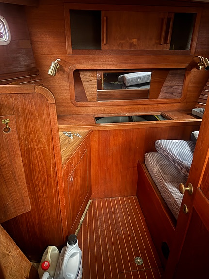 Nauticat 33 med Volvo Penta D2-75 och oanvänt Raymarine-paket 24 of 30