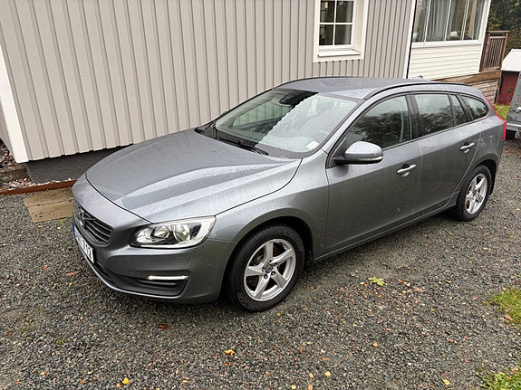 Volvo V60 2 of 9