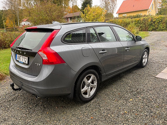 Volvo V60 4 of 9