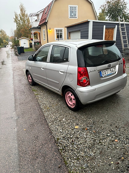 Kia Picanto 2 of 4