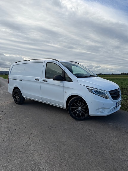 Mercedes-Benz Vito 119 2 of 9