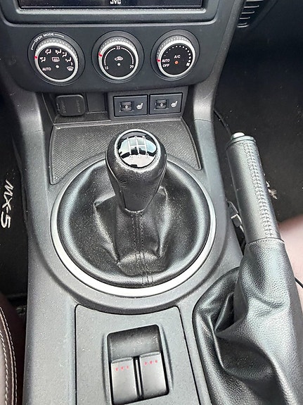 MAZDA MX-5 ROADSTER COUPÉ 1.8 MZR 126ch - TOIT RIGIDE ÉLECTRIQUE - CUIR - BLUETOOTH - ÉCRAN TACTILE