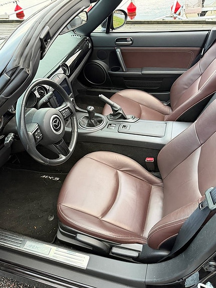 MAZDA MX-5 ROADSTER COUPÉ 1.8 MZR 126ch - TOIT RIGIDE ÉLECTRIQUE - CUIR - BLUETOOTH - ÉCRAN TACTILE