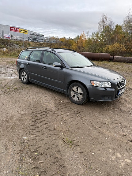 Volvo V50 2 of 6