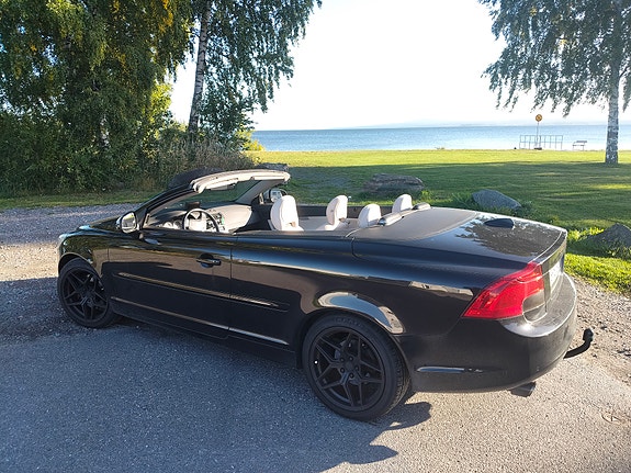 Volvo C70 2 of 3