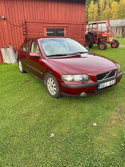 Volvo S60 3 of 4