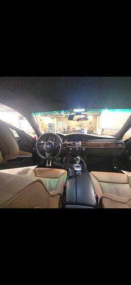 BMW 525d 4 of 7
