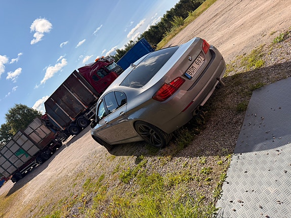 BMW 530d 3 of 5